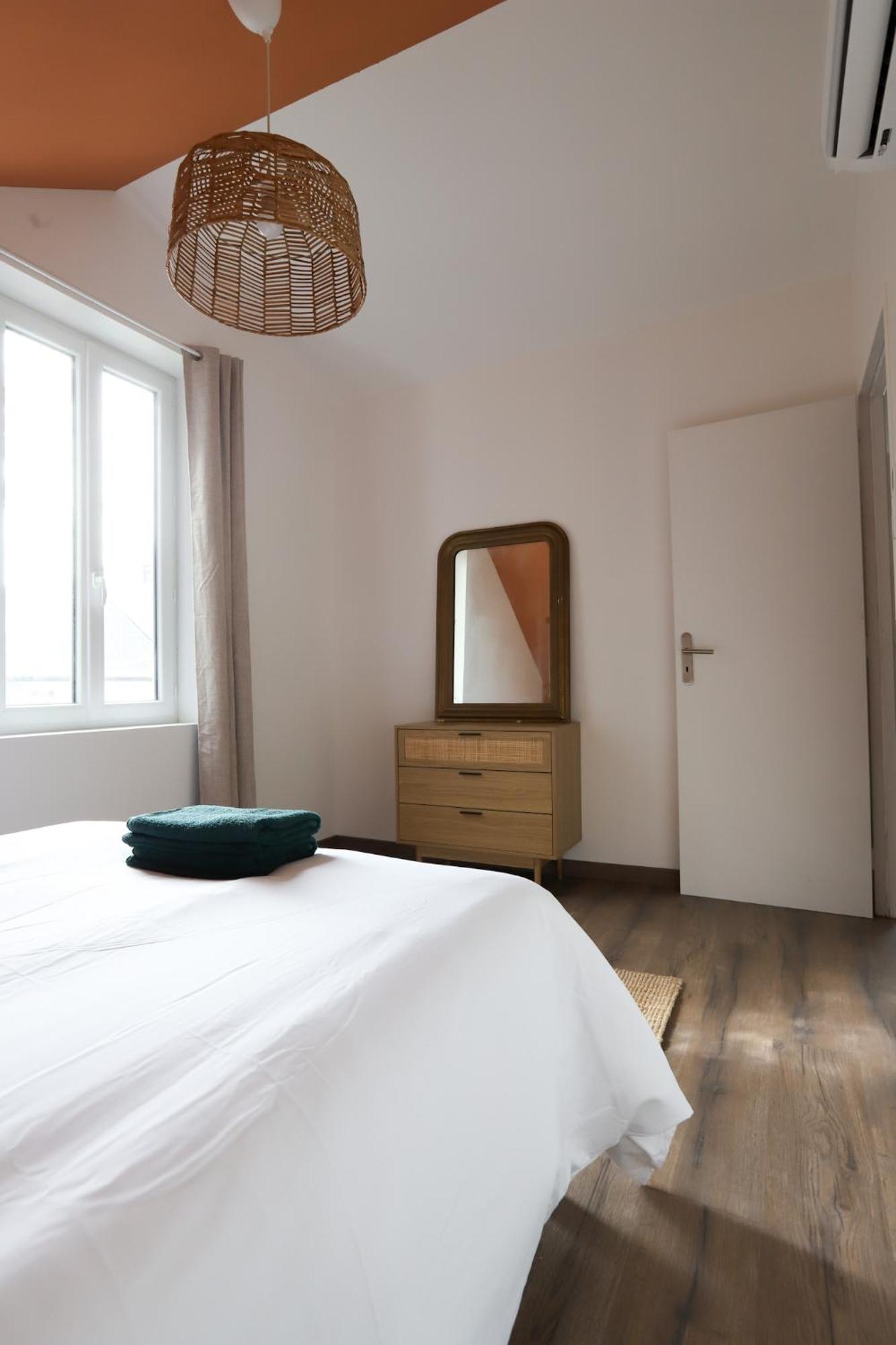 Maison Au Calme, Proche Gare & Centre-ville Apartment *